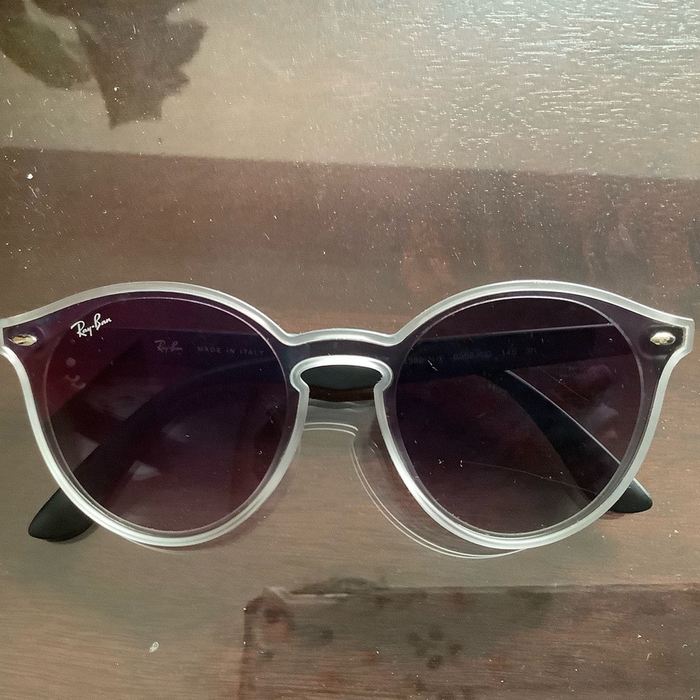 Black women’s RayBans